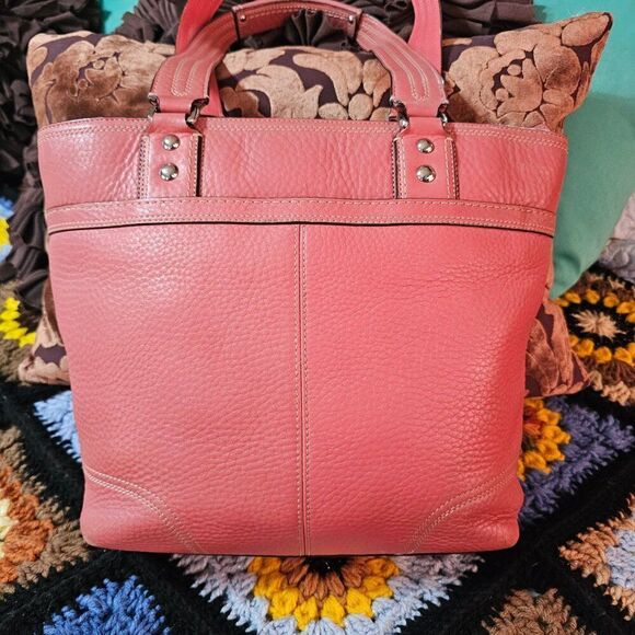 2009 Coach Y2K Hamptons Shoulder Bag in Thick Salmon Pink Pebbled Leather - Picture 4 of 11